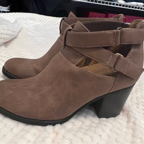 Natural Soul heeled Bootie Size 6 - Picture 7 of 10